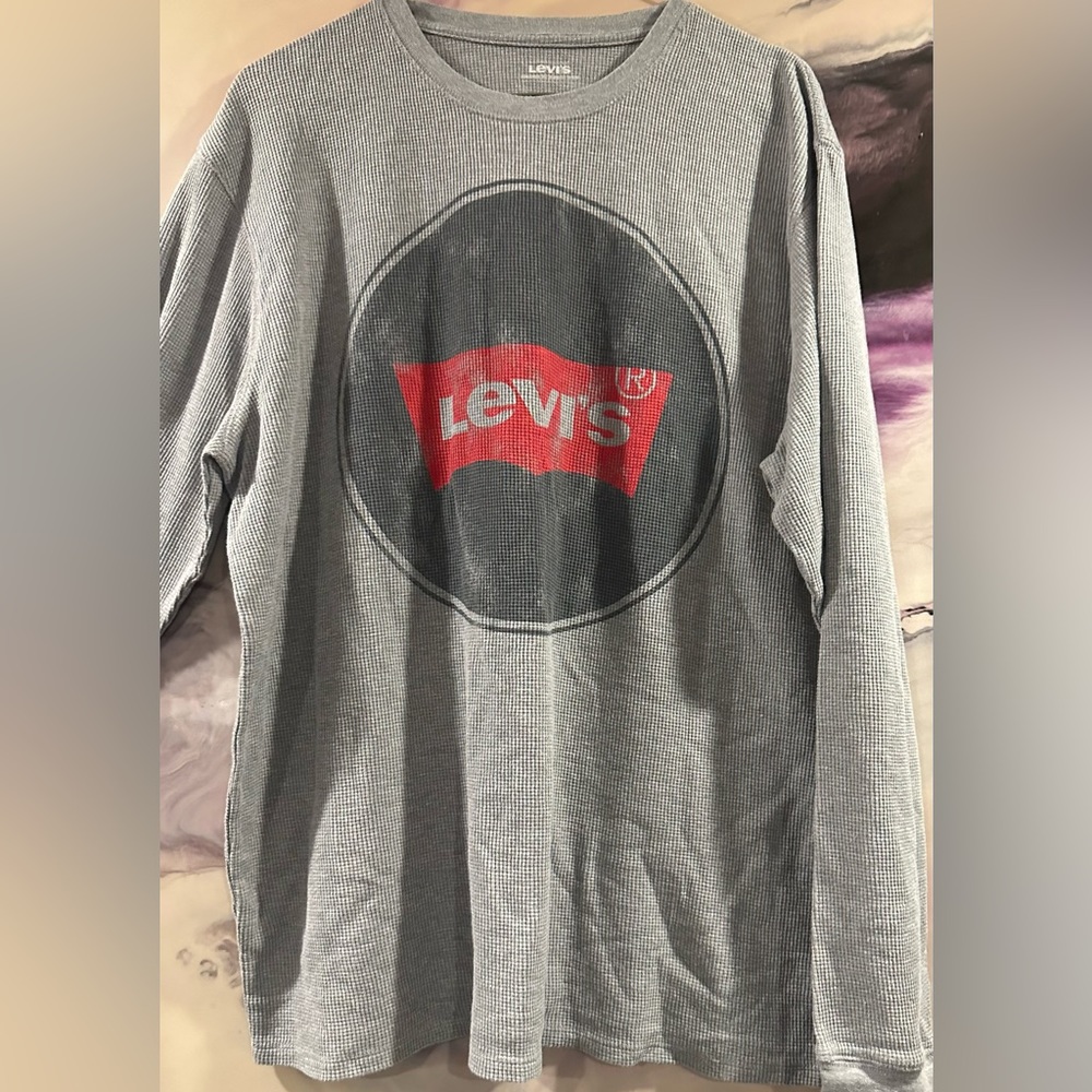 Levi’s gray distressed look long sleeve waffle weave shirt XL